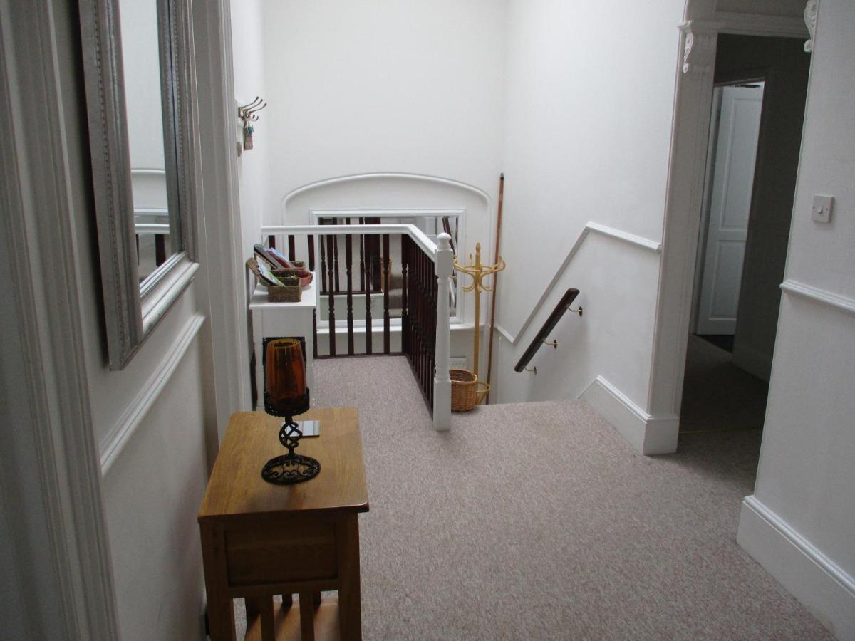 Lovely Spacious 3 Bedded First Floor Apartment 赖德 外观 照片