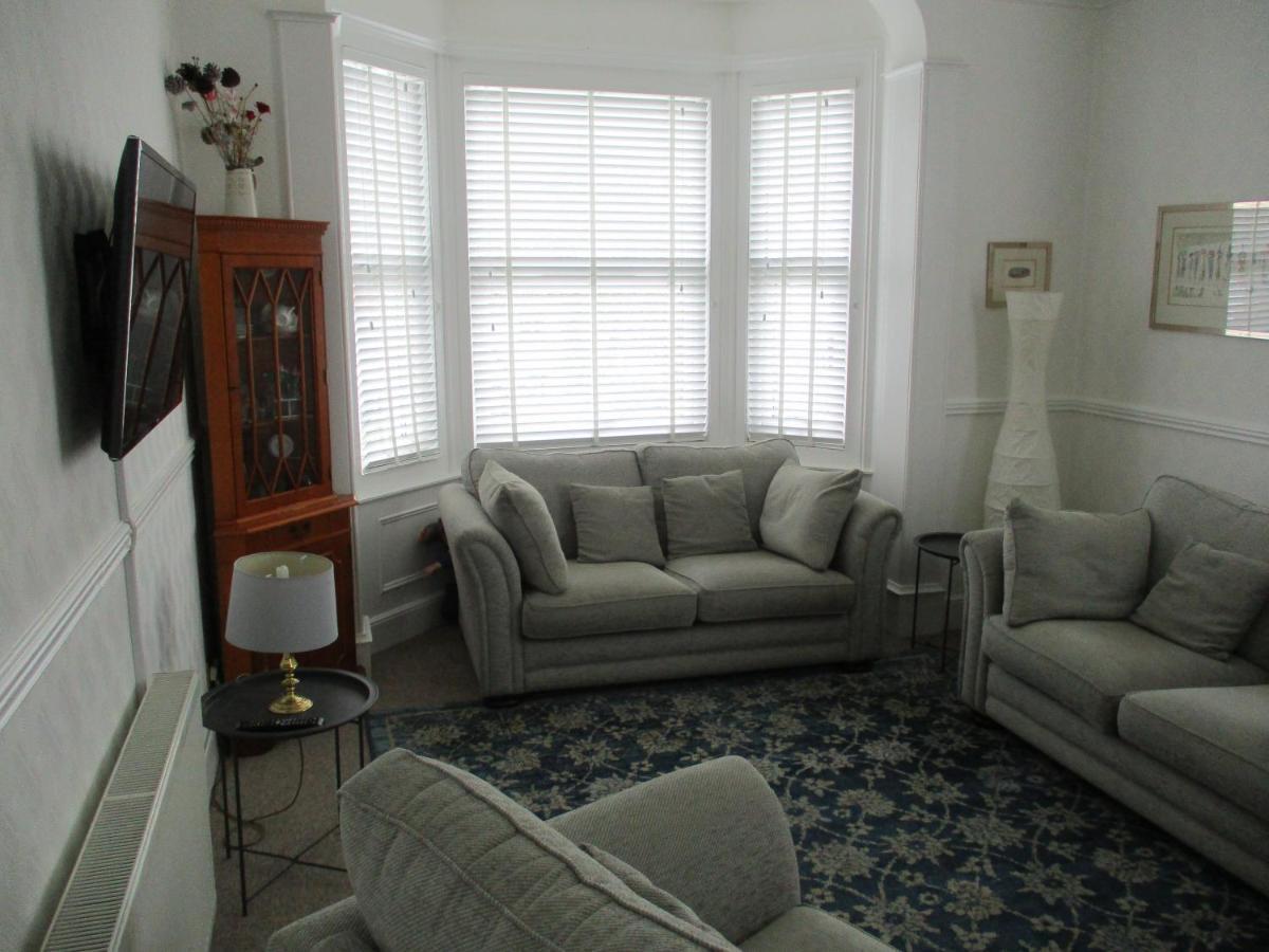 Lovely Spacious 3 Bedded First Floor Apartment 赖德 外观 照片