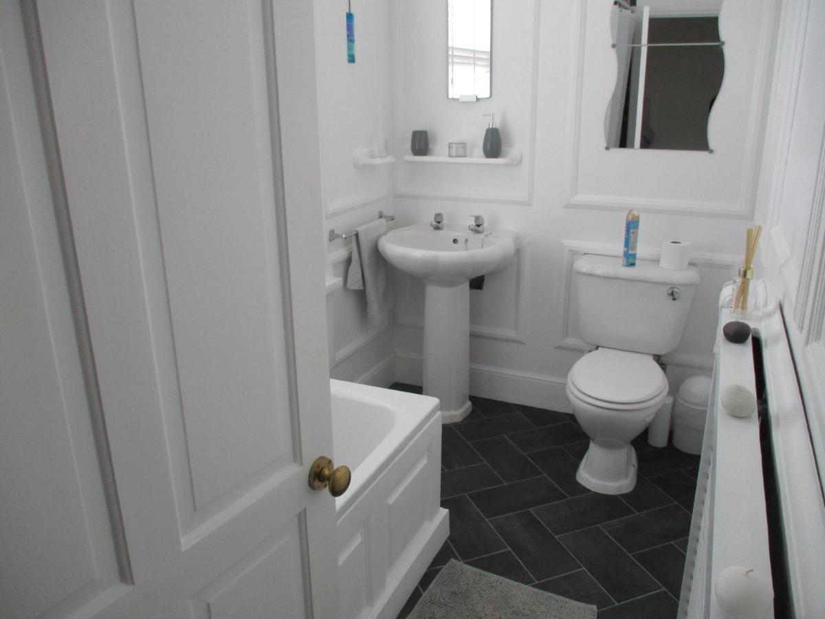 Lovely Spacious 3 Bedded First Floor Apartment 赖德 外观 照片