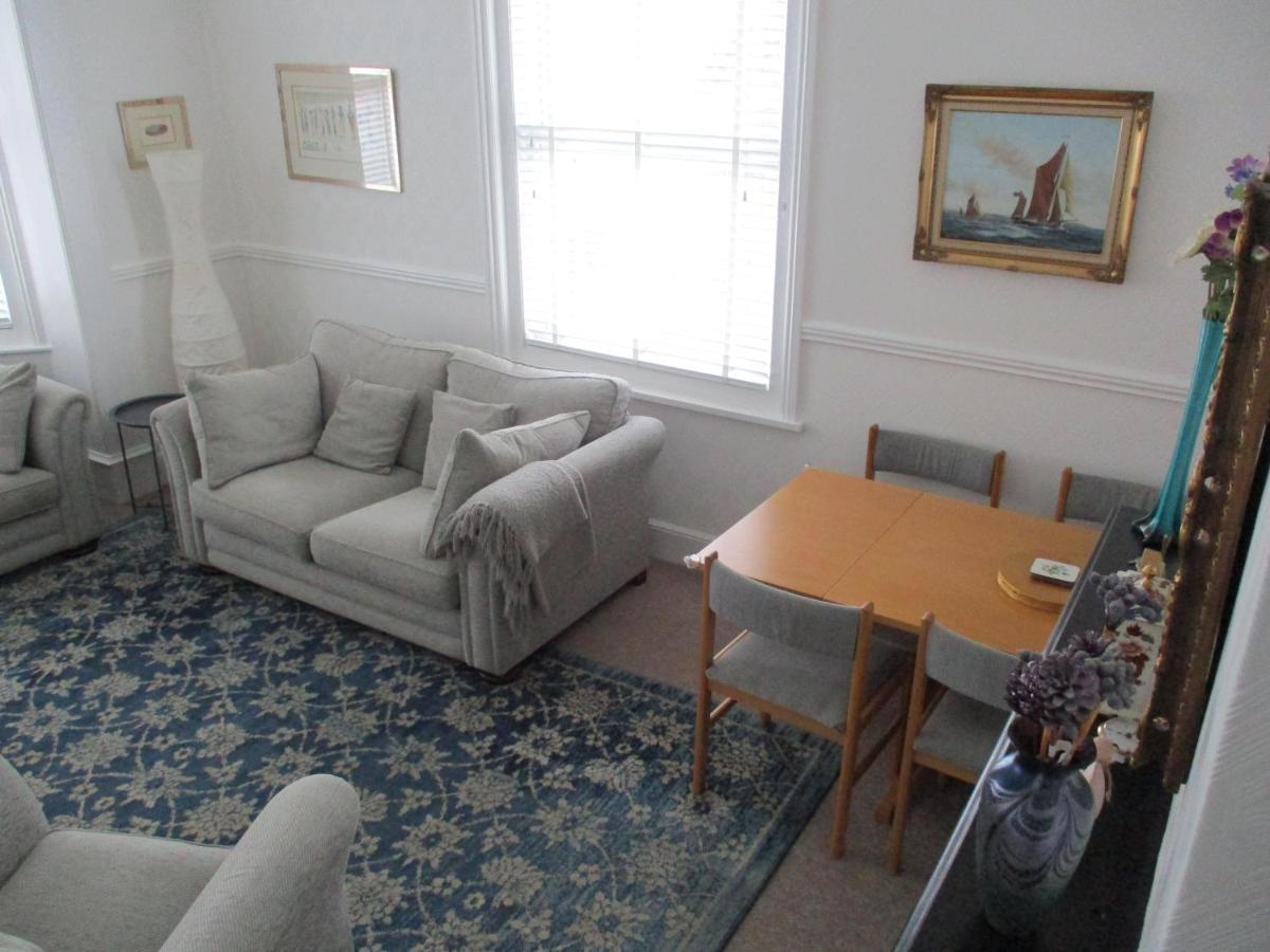 Lovely Spacious 3 Bedded First Floor Apartment 赖德 外观 照片