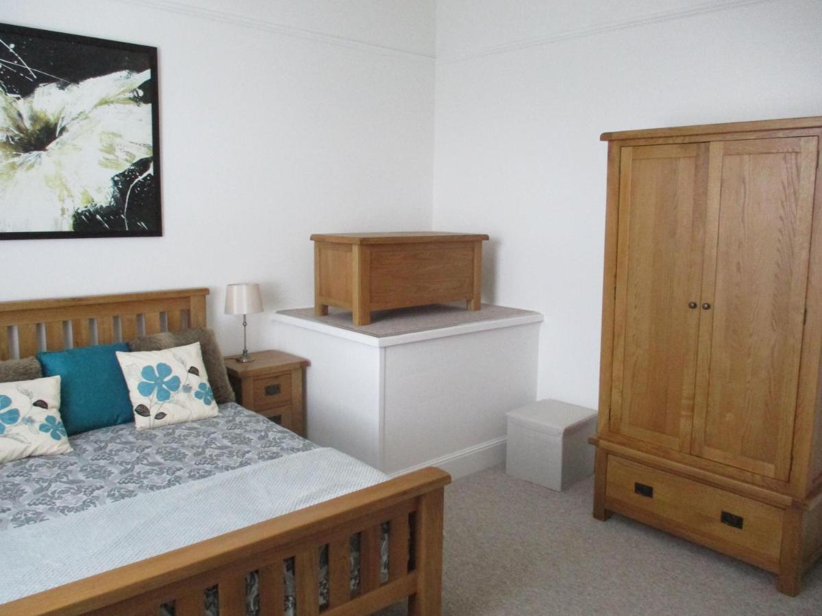 Lovely Spacious 3 Bedded First Floor Apartment 赖德 外观 照片