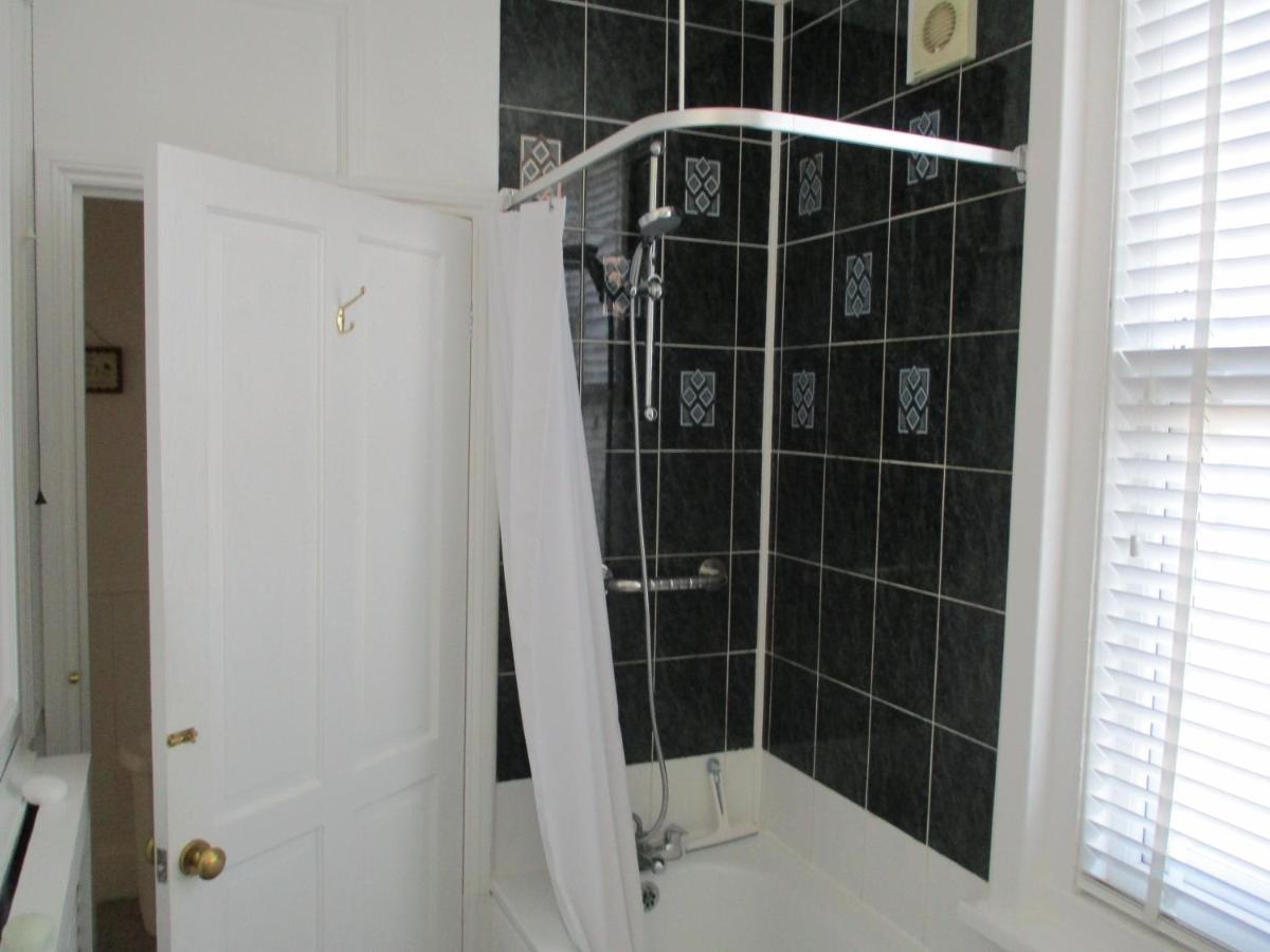 Lovely Spacious 3 Bedded First Floor Apartment 赖德 外观 照片